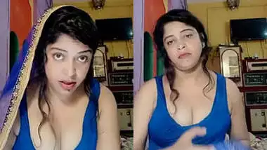 Aunty cleveage show on live chat