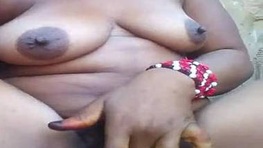 Nude african babe fingering