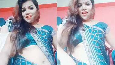 Desi Girl Sexy Navel in Saree