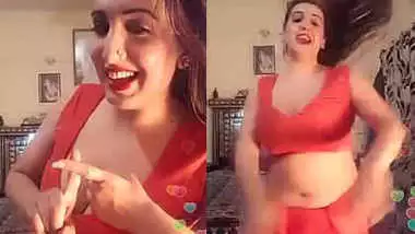 Laila G ,Busty Aunty navel cleavage exposed ,damn sexy dance