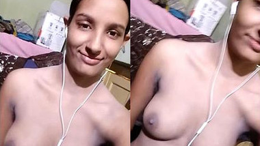 Cute Indian Girl Showing her Boobs and Pussy