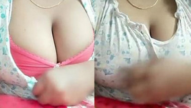 hot bhabi showing clevage