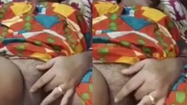 Desi Boudi Fingering Pussy
