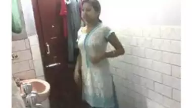 Indian Girl Showing Her Nude
