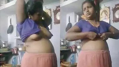 Sexy Desi Mallu Aunty changing cloths