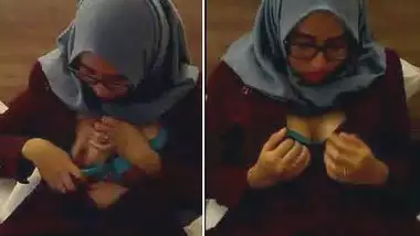 Hijab Girl Showing Boobs To Boyfriend, Little Blowjob