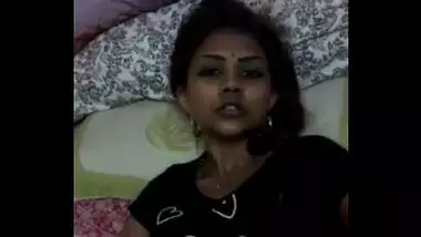 Hot Tamil Aunty Fingering Her Bush