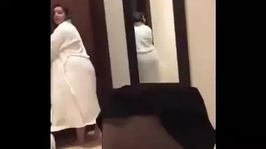 Indian Aunty Showing Her Huge Ass