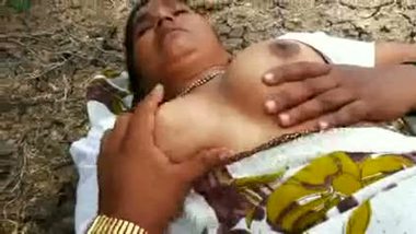 Indian outdoor sex mms of desi couple on their farm.