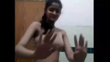 Cute desi girl record her nude selfoe