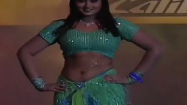 Vindhya’s hottest navel show