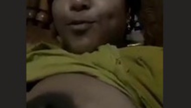Mallu Bhabhi Showing Her Big Boobs