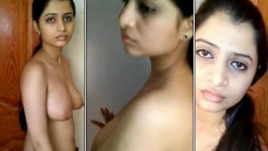 Indian girl with natural tits and hairy pussy is perfect for chudai