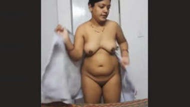 Bhabhi After Shower Nude Capture