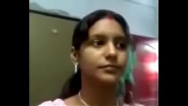 Sexy Tamil bhabhi showing her hot boobs on cam