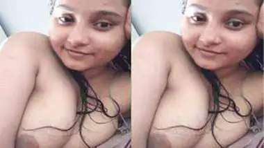 Curvy Desi girl makes her XXX selfie posing nude and masturbating