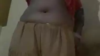 Desi aunty shows tits playing with them focusing on sensitive nipples