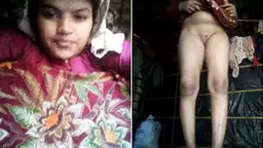 Indian girl has no panties and wears a dress that she easily can lift