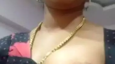 Married Desi minx is in a porn mood so she demonstrates tits and pussy