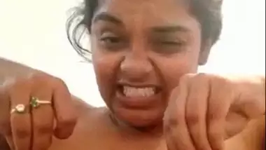 Big Mula Mallu aunty playing with tits