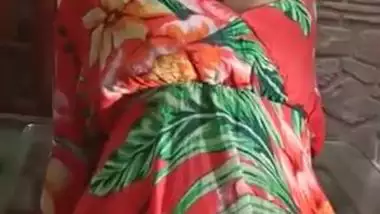 Staggering Desi porn girl in floral dress climbs the glass table