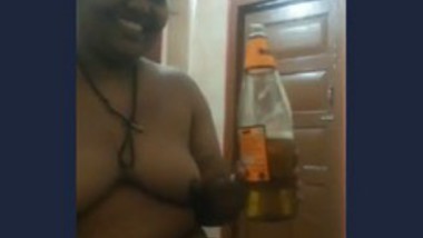 Desi drinking beer n blowjob (old)