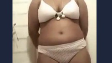 Desi bhabi show her big boobs
