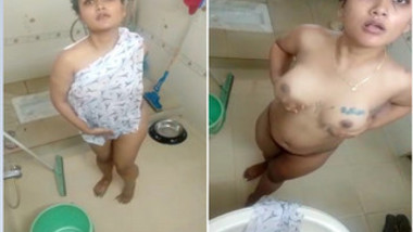 Pretty Indian girl gives the opportunity to see how she takes a shower