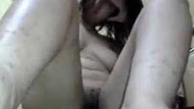 Naughty Desi bitch spreads hairy XXX orifice in webcam video