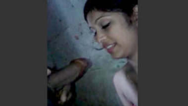 Desi Girl Giving Blowjob to Lover in bathroom with talking Must Watch