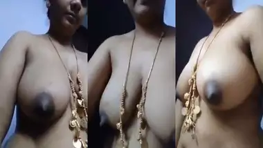 Mature sexy Tamil housewife showing her beautiful topless body