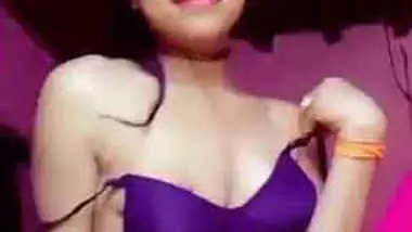 Indian teen records sex clip in which she shows her perky XXX tits