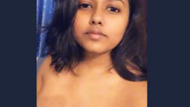 Desi cute girl showing her big boobs and pussy selfie cam video-3