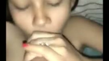 Indian teen blowjob mms of a sexy girl sucking like a pro.