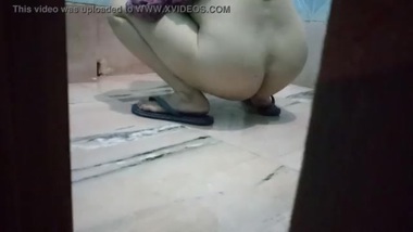 tamil bhabi pissing and naughty son using his...