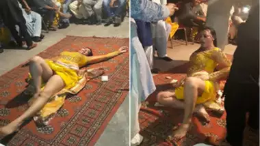 Men have the possibility to look at sexy Desi woman in yellow dress