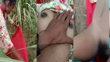 Village girl fucking outdoor MMS video