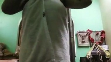 Desi bhabi showing boobs-2