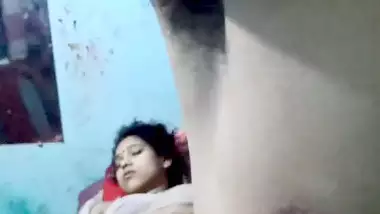 Desi village bhabi fucking with husband friend when husband not in home video-1