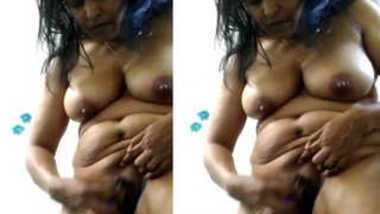 Tempting Indian sex wife shaves her XXX pubis by a toilet bowl