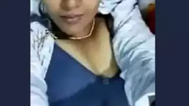 Desi cute girl showing her boobs