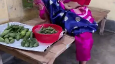 Vegetable Seller Kaamwali Aunty Fucked by Owner Hard