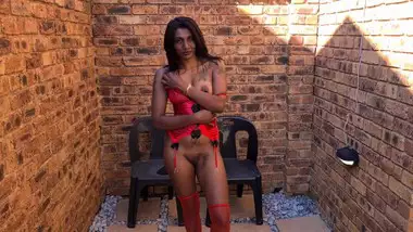 Desi slut doing a sexy strip show.