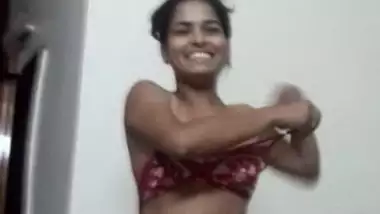 Guy catches Indian GF with XXX tits exposed after chudai last night