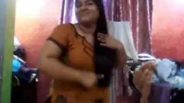 Desi Married Bhabhi Showing Her Ass And Pussy Part 1