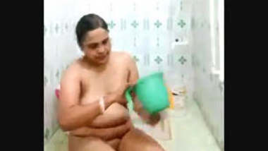 Hot Bhabhi in bathroom 2 clips part 2