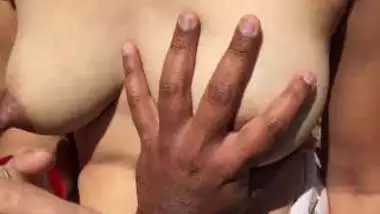 vidya bhabhi boob pressed in open