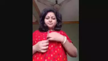Desi Bhabhi showing her yummy big boobs & pussy