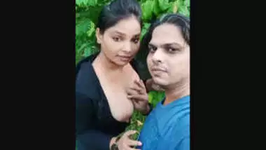 Desi Lover outdoor boobs sucking and smooching