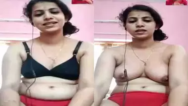 Sexy Mallu wife shows boobs on video call
